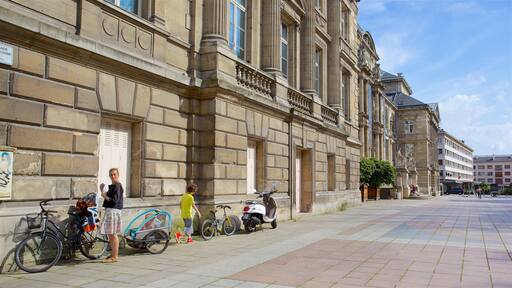 Upper Normandy showing heritage elements and street scenes as well as a family