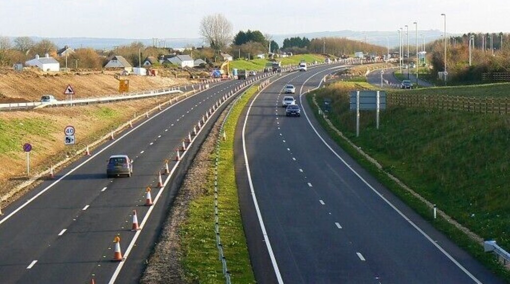 Blunsdon by-pass, 18.11.2008. Both carriageways of the by-pass around the village of Blunsdon are now open. That on the left is the south-bound carriageway and it opened two days ago. The project is not quite complete but is well on the way. This is how the same view looked a few months ago 865955
