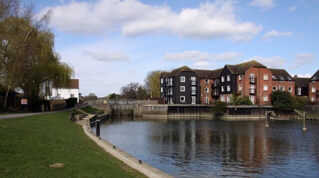 Sandford Lock on the River Thames in Oxfordshire. The flats were built on the site of Sandford Mill, a paper mill that closed in 1982.