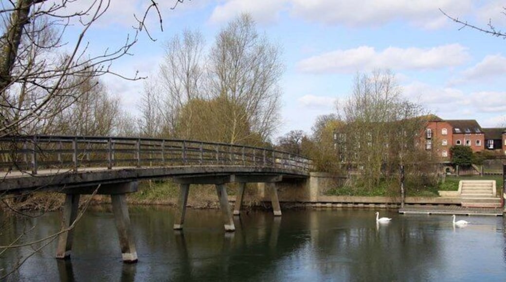 Footbridge over the backwater at Sandford