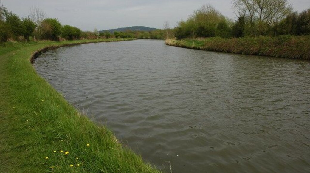 The Gloucester and Sharpness Canal The Gloucester and Sharpness Canal near Stonebench, here the canal is near to the River Severn. Behind the hedge on the opposite bank is a large housing estate at Quedgeley. Robinswood Hill can be seen in the background.