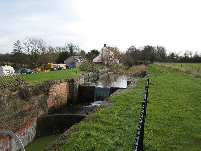 Dock Lock A snappily named lock, presumably due to the adjacent dry dock and the Canal Company's yard on the offside.
