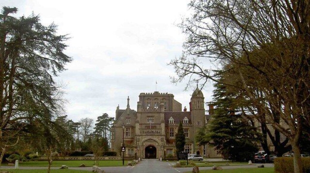 Welcome to the Tortworth Court Hotel Near to Leyhill prison and the M5 motorway. http://tortworth-court-hotel.four-pillars.co.uk/