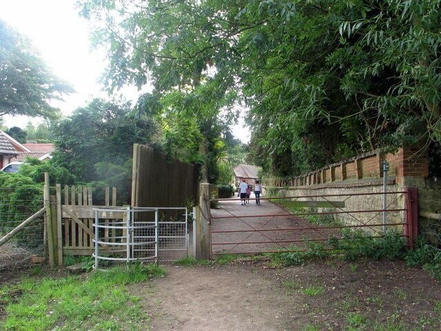 Wheatley - kissing gate on footpath to Hill House Hill House and Shotover House are behind the camera. The junction of Kiln Lane and Westfield Road can be glimpsed in the distance.