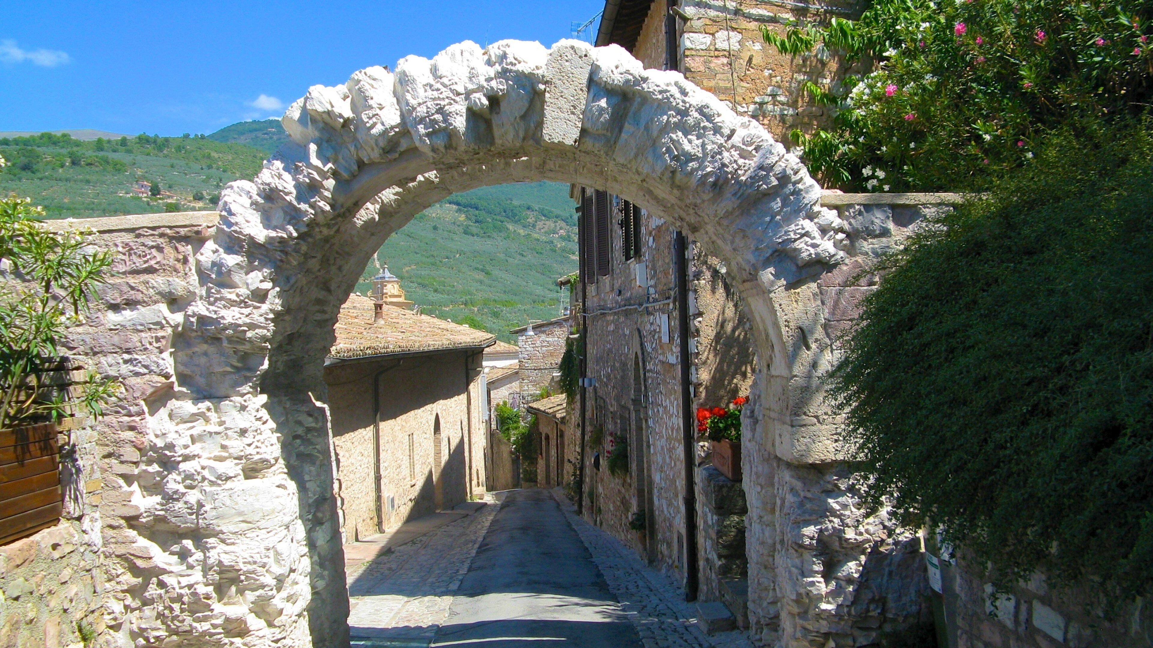 Spello featuring heritage architecture and a small town or village