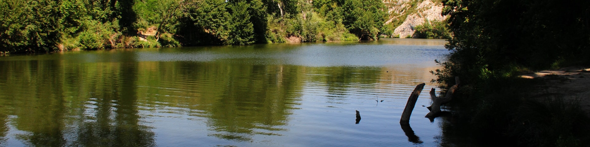 The very quiet Vidourle river near Aubais is the frontier between the districts Gard and Herault
