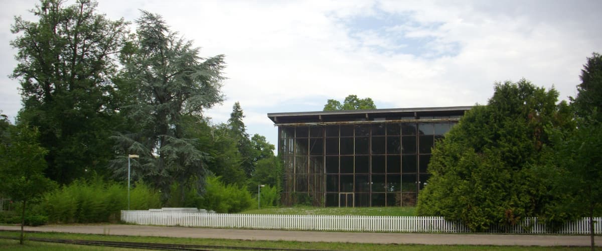 This building is indexed in the Base Mérimée, a database of architectural heritage maintained by the French Ministry of Culture, under the reference PA45000028 .