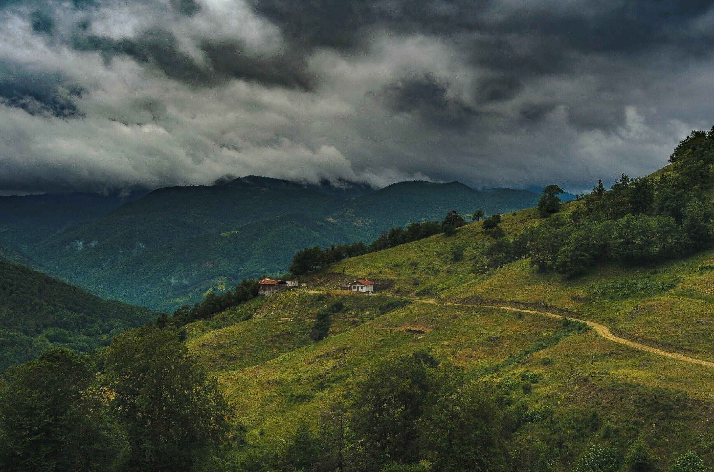 Somebody decided to live in peace and quiet. I think I get them.
#bulgaria #nature #landscape #wallpaper #BVStrove