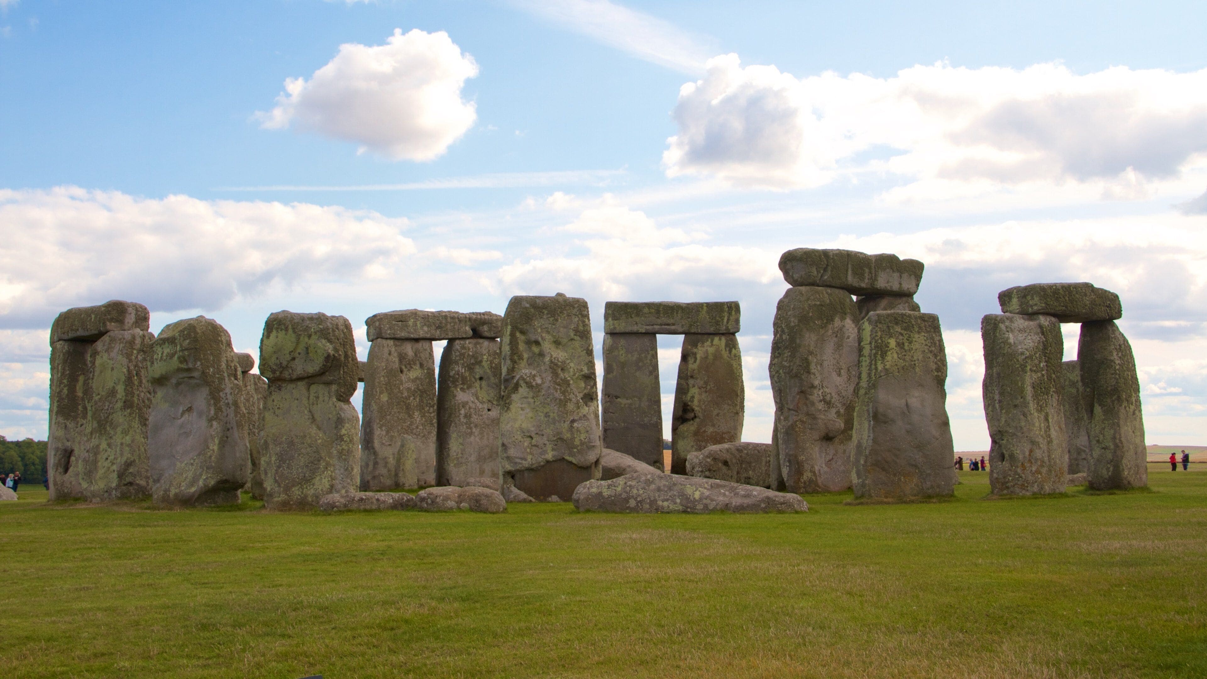 Stonehenge showing building ruins and heritage elements