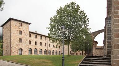 This is a photo of a monument indexed in the Spanish heritage register of Bienes de Interés Cultural under the reference RI-51-0000007.