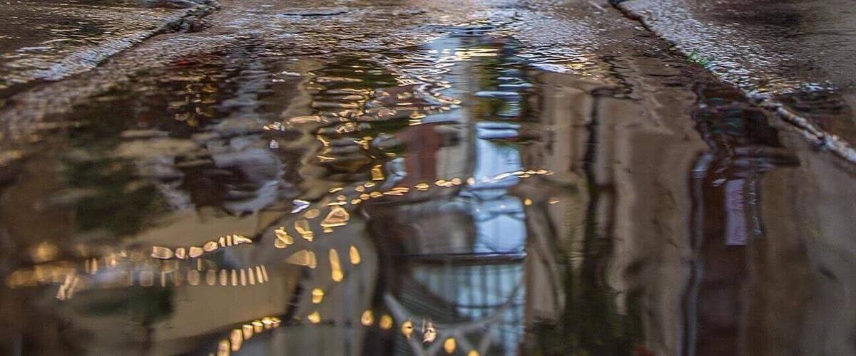 Puddle shot from the great St Nicholas market in bristol #urbanjungle #bvscities