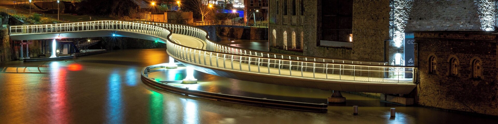 Castle Bridge, Bristol
.
One from a few months ago on a brief layover in Bristol. Couldn't sleep at all in the hostel so I went for a stroll at 3am.
.
.
#bristol #bridge #bristolbridge #atnight #longexposure #canal #bristolcanal #reflections #marriottbristol #castlebridge #castlebridgebristol #welshphotographer #welshboyabroad #cityatnight #marriotthotel #bristolcity #visitbristol #bristolwater