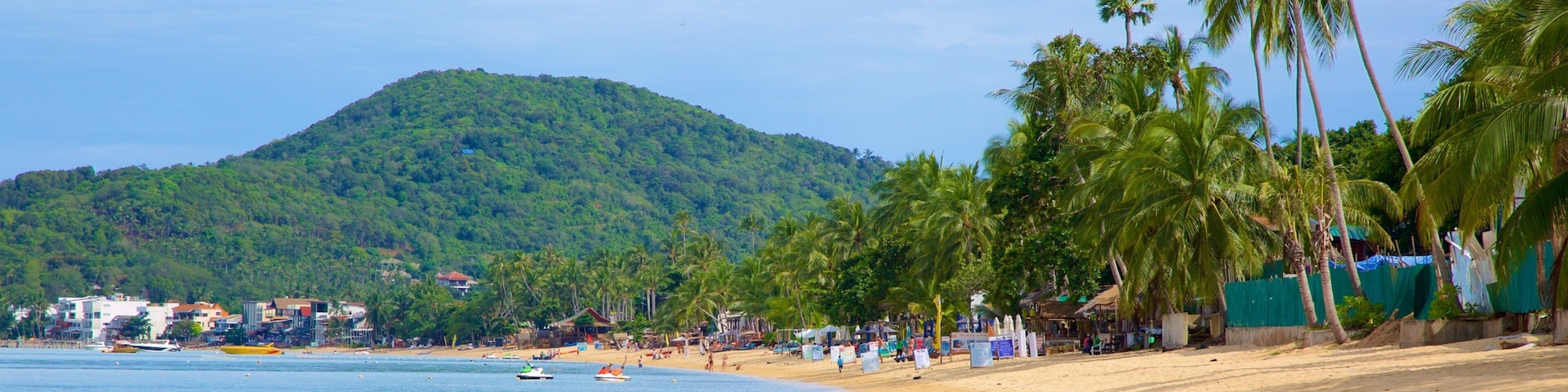 Playa de Bo Phut que incluye una playa de arena y montañas