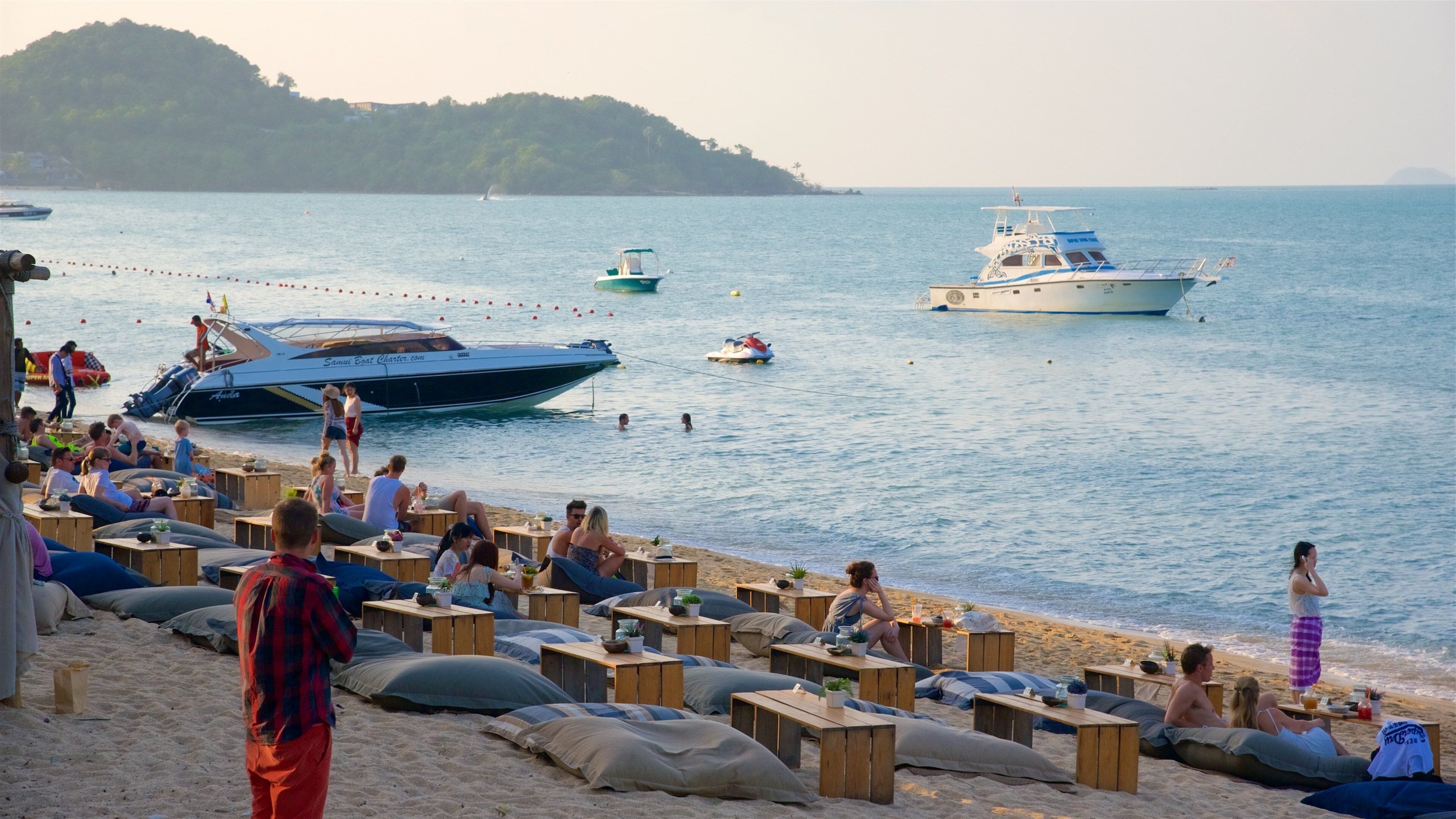 Strand von Bo Phut welches beinhaltet Bucht oder Hafen, Sonnenuntergang und Bootfahren