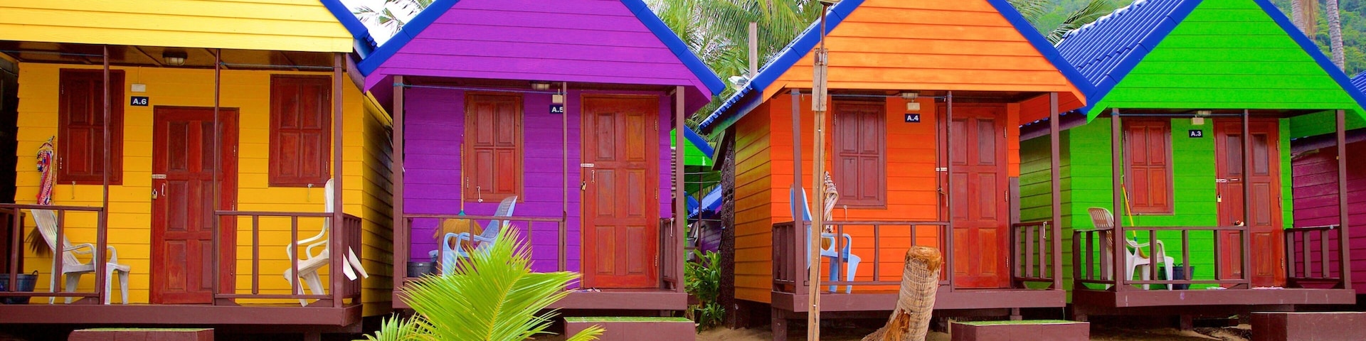 Lamai Beach showing general coastal views and a house