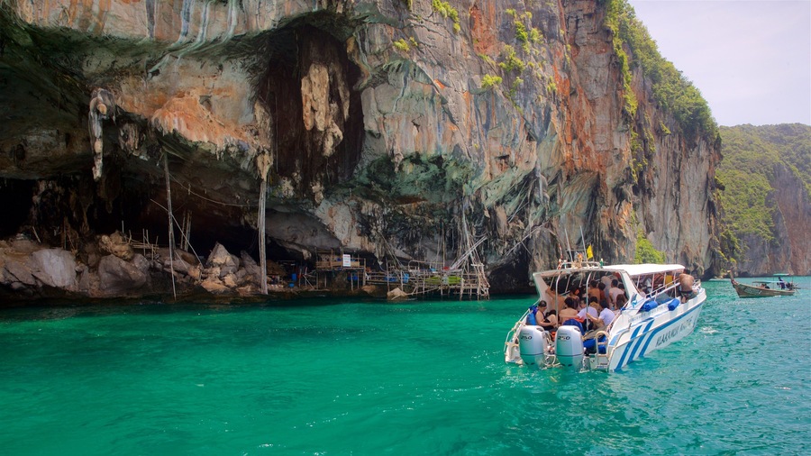 Provincia de Krabi ofreciendo cuevas, escenas tropicales y embarcaciones