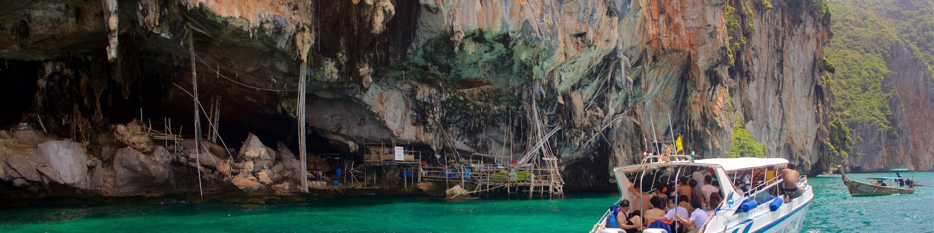 Provincia de Krabi ofreciendo cuevas, escenas tropicales y embarcaciones