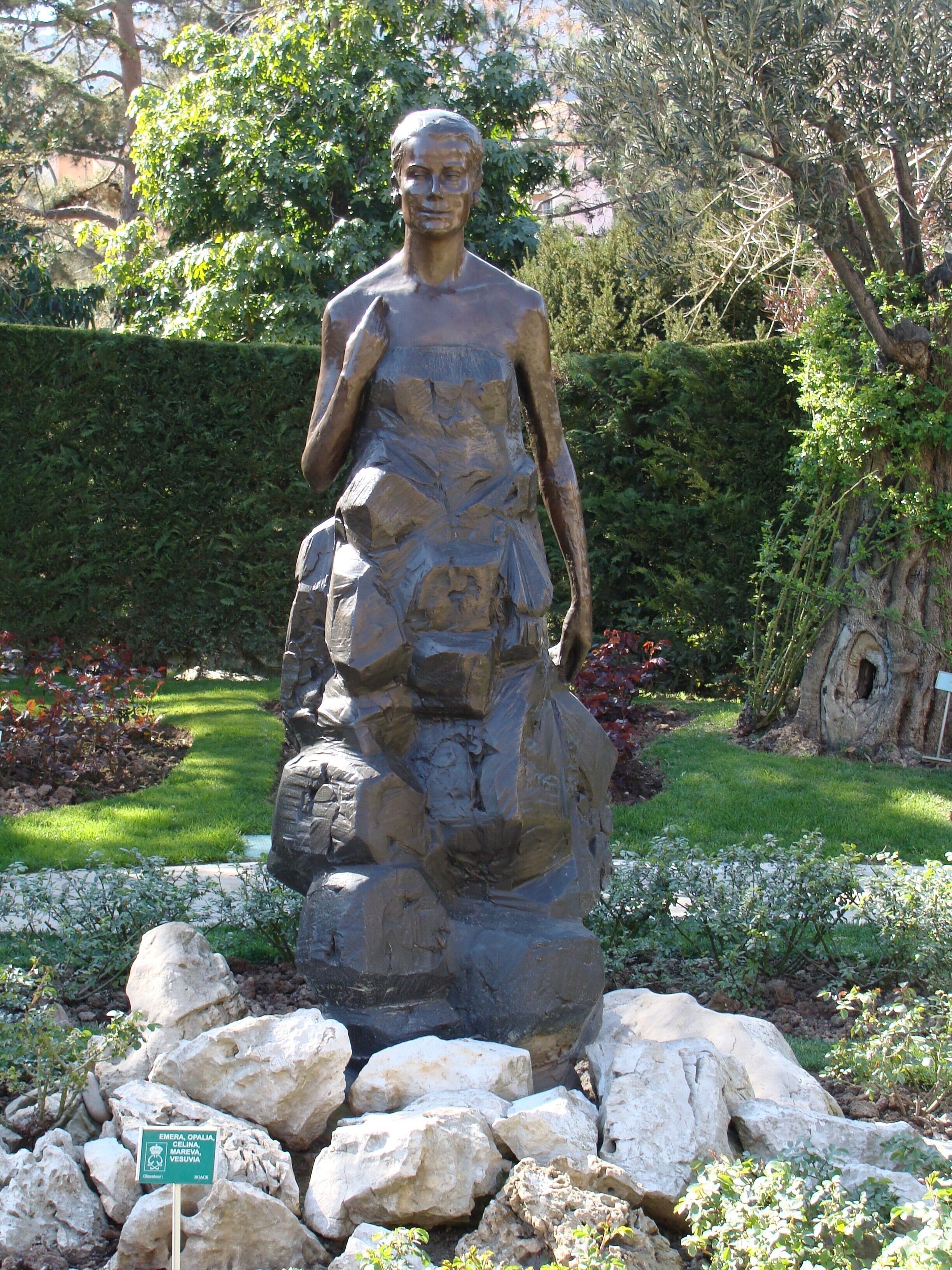 The Commemorative Statue of Princess Grace (Kelly) by Kees Verkade @ Princess Grace Rose Garden, Fontvieille District, Monaco (Mar 2008).