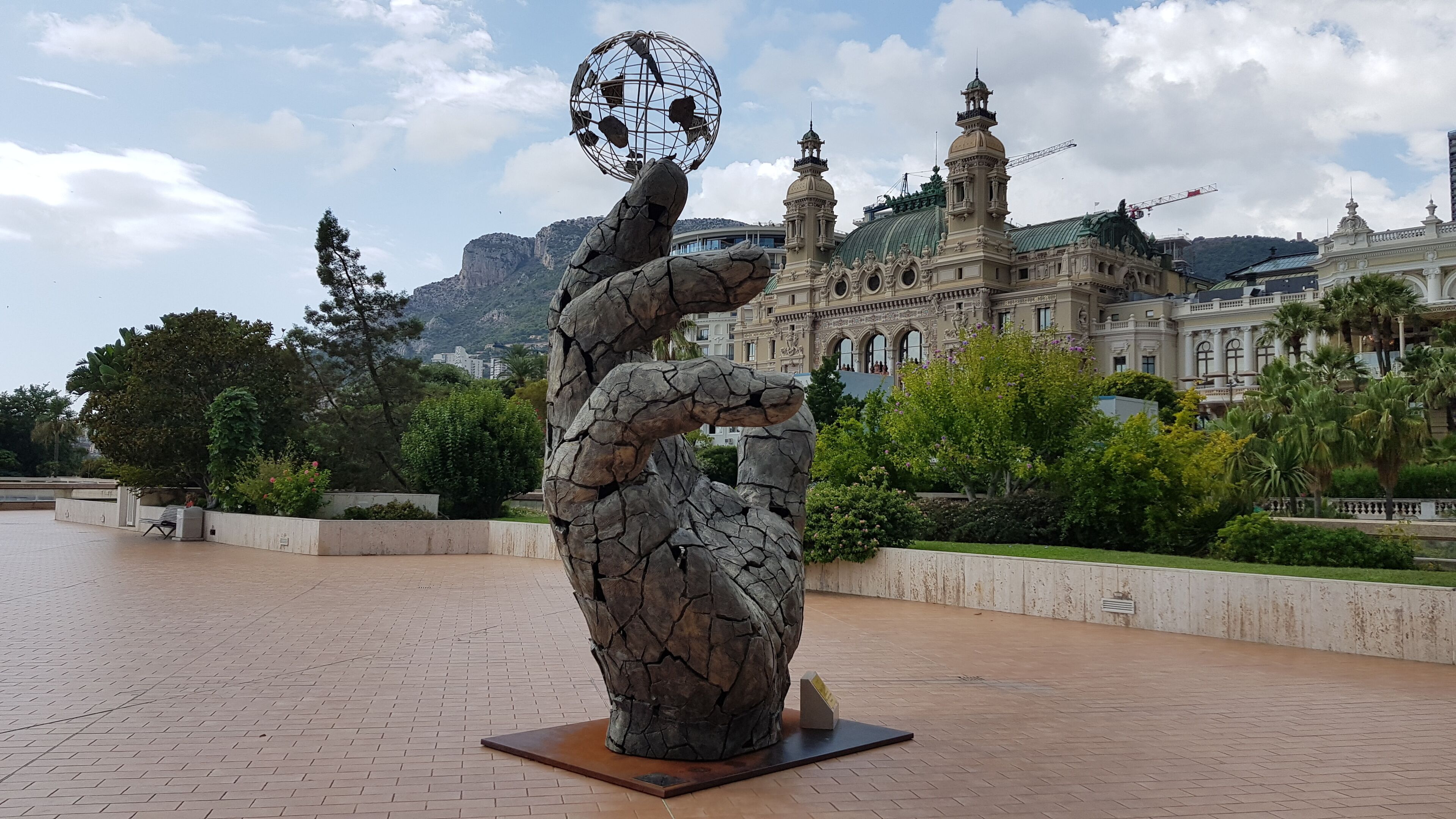 Interesting structure behind the Monte Carlo Casino 

#monaco #troveon  #montecarlo 