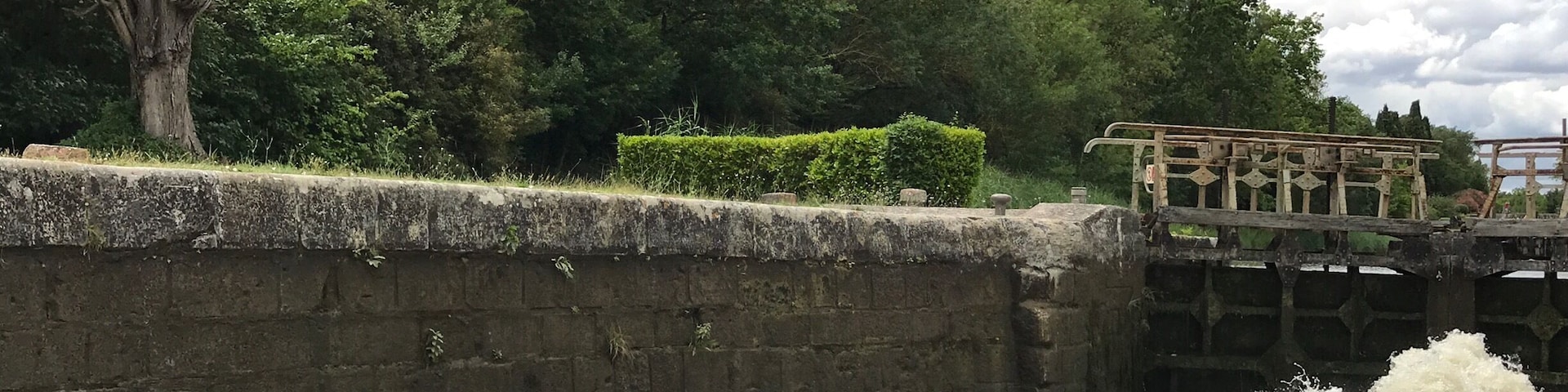 Amazing experience waiting for the lock to fill with water. Highly recommend a cruise on the canal du midi