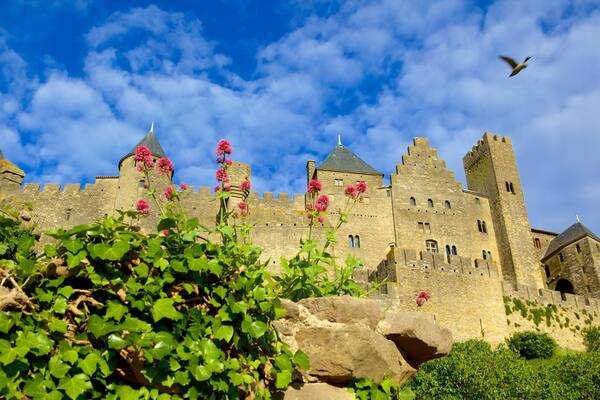 Carcassonne joka esittÀÀ vanha arkkitehtuuri ja linna