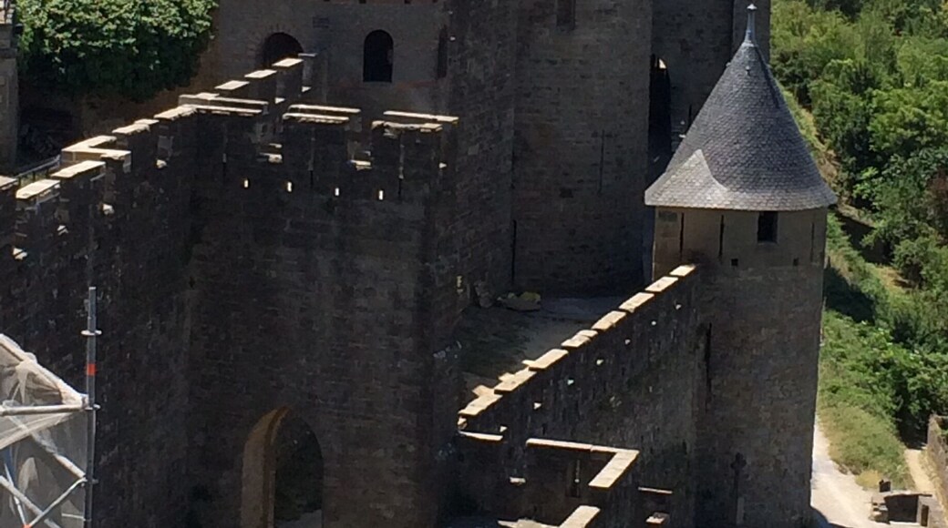 Three different towers in the same wall.