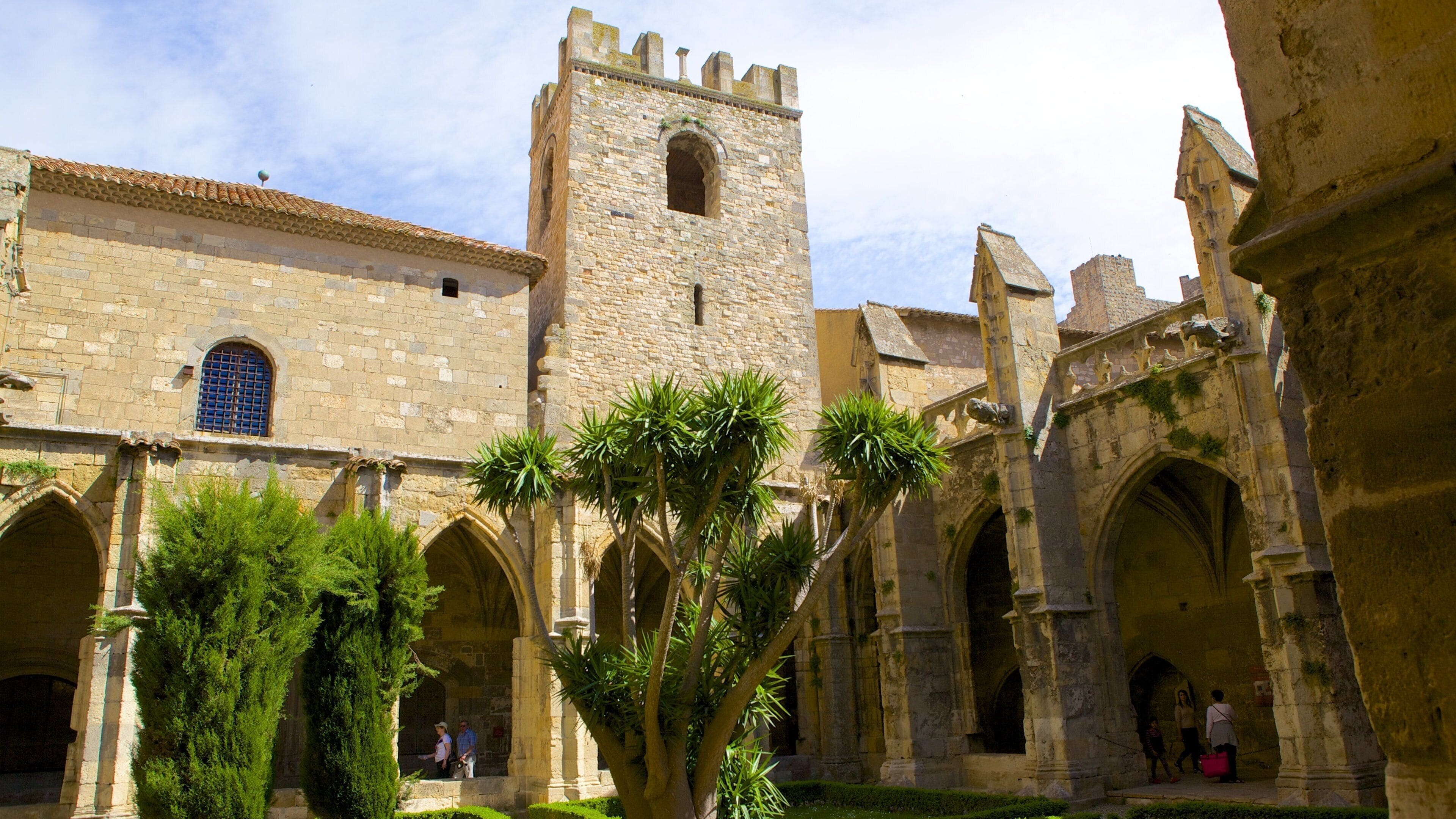 Narbonne which includes chateau or palace and heritage architecture