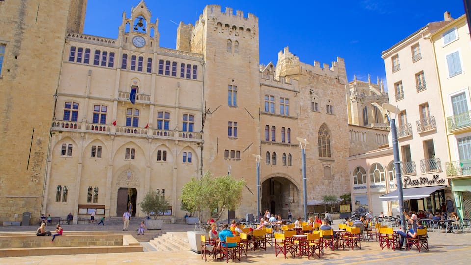 Narbonne featuring cafe lifestyle, a square or plaza and outdoor eating