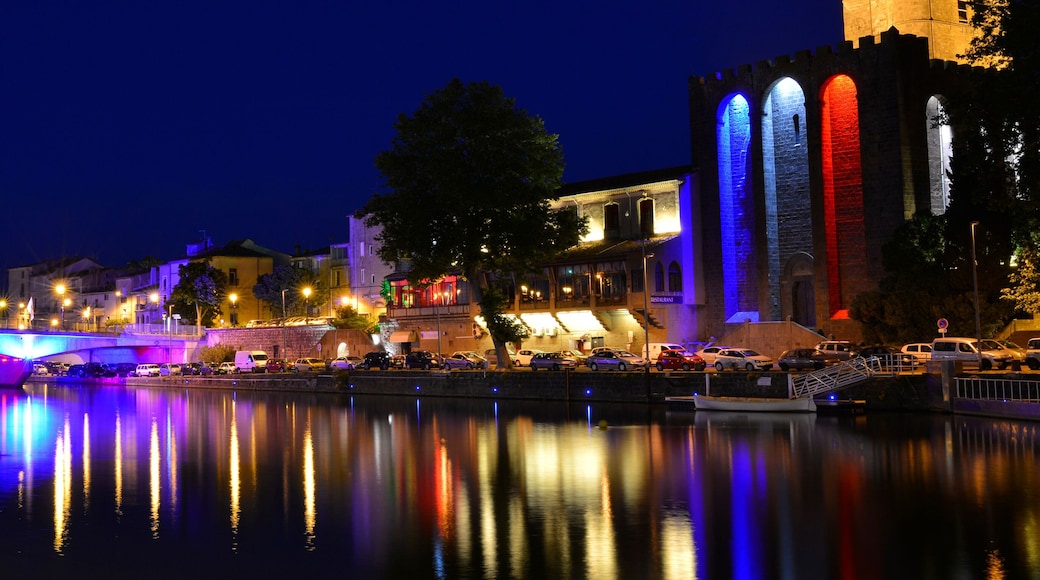 Panoramique Agde (34300) lumineuse au bord de l'Hérault illuminé, Hérault en Occitanie, France