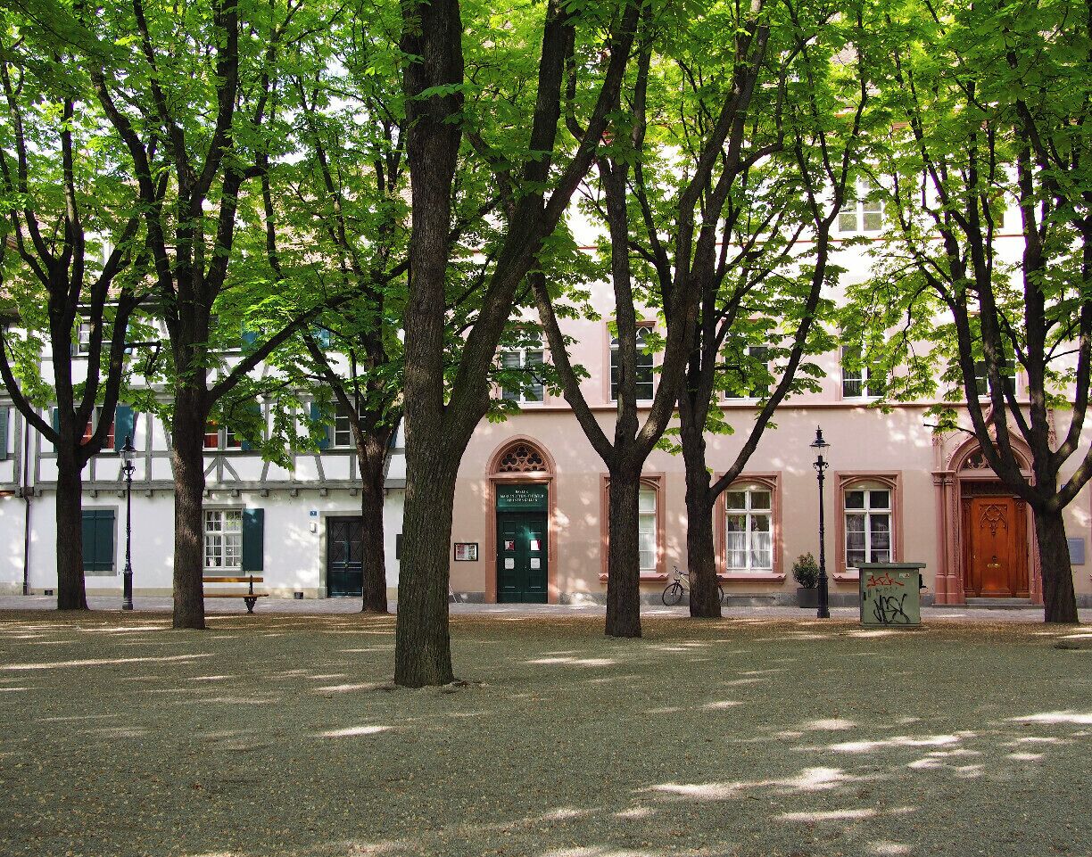 The plaza near the Basel MĂŒnster is a great place to take a stroll on a nice day. #TroverDetour