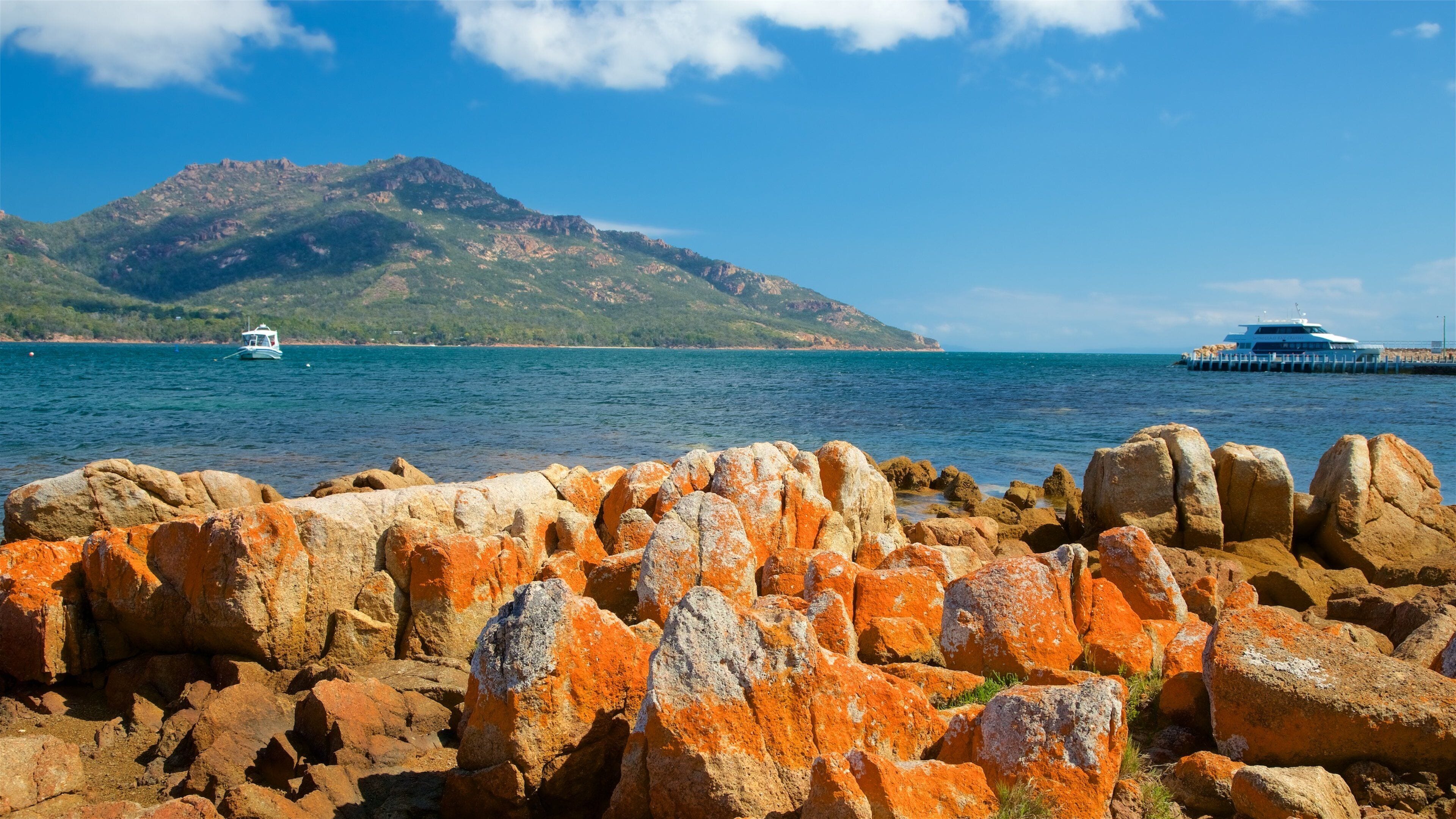 Tasmania which includes mountains, general coastal views and rocky coastline