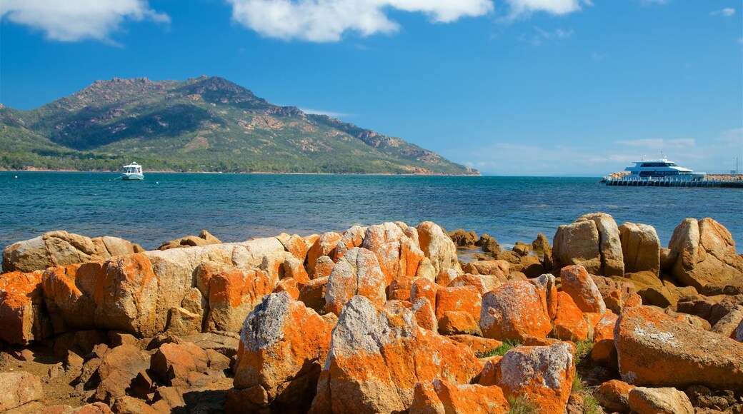 Tasmania which includes mountains, general coastal views and rocky coastline