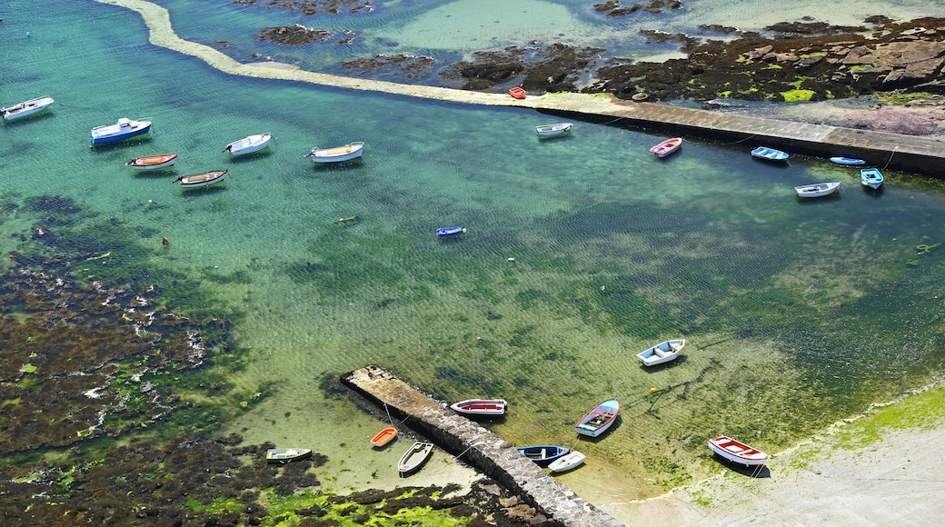 Boats, view from Phare d'Eckmuehl, Finistere, Brittany, France; Shutterstock ID 556566988; purchase_order: SP-1332 HA Batch 2 August 2018; Order: ; client: HomeAway; other: To be paid with HA budget