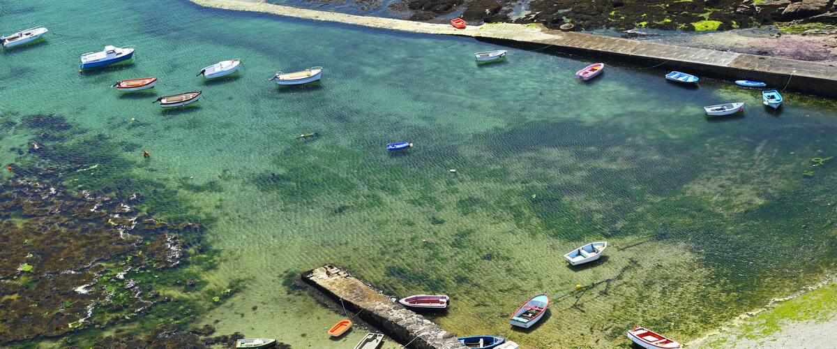 Boats, view from Phare d'Eckmuehl, Finistere, Brittany, France; Shutterstock ID 556566988; purchase_order: SP-1332 HA Batch 2 August 2018; Order: ; client: HomeAway; other: To be paid with HA budget