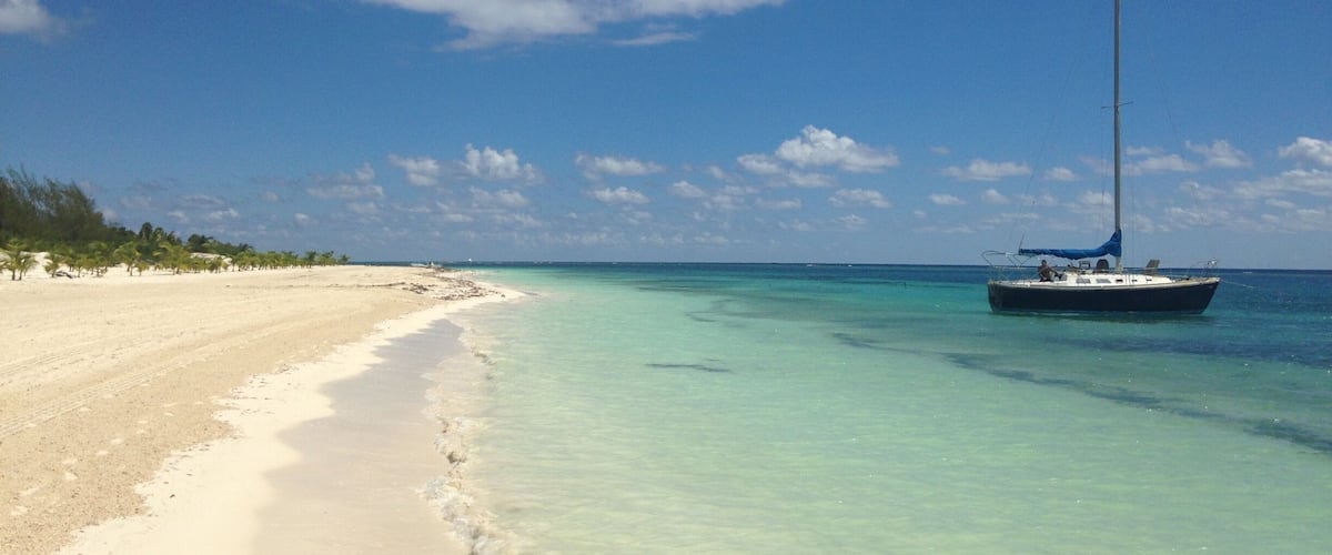 #playamaroma #lifeincaribbean #cancun #rivieramaya #turquoisesea #emptybeach #beachtips