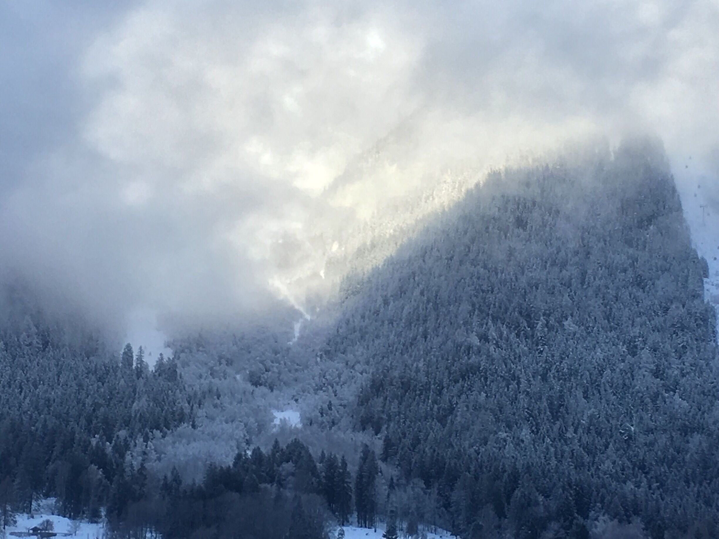This is where I live. 10 years here... beautiful city of Chamonix Mont-blanc.
Thats where I was... because now and today, i start a trip around the globe. Go✈️🌍🌎🌏
#worldtrip #traveling #snow #chamonix #montblanc #mountains #airportnow #asia #first