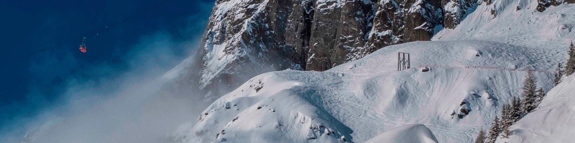 The very top of Le Brevent. There are two cable case leading to the top of this mountain. this photos was taken only half way up. An great ski area that starts right in the centre of Chamonix.
#Snow