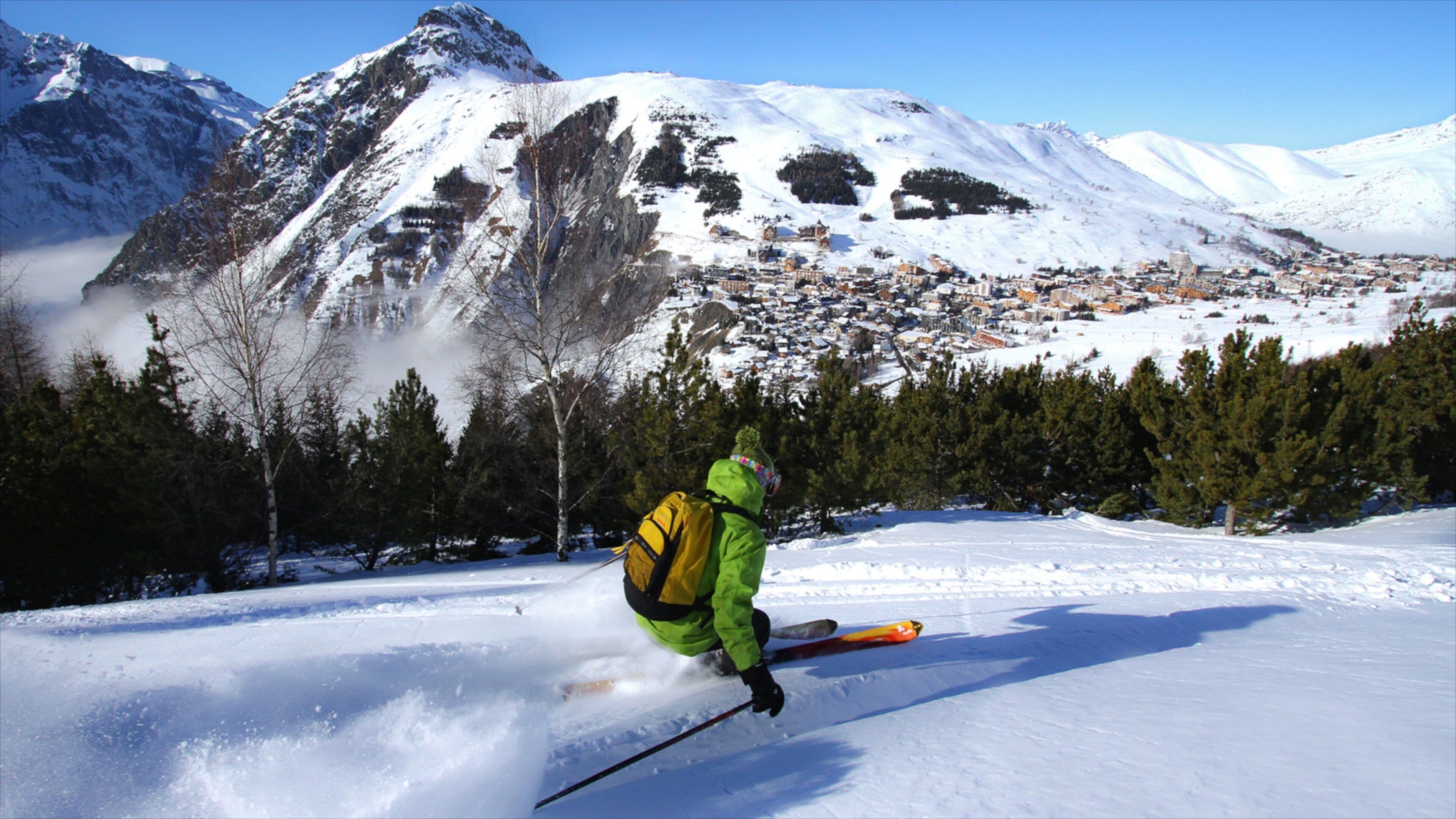 Alpes du Nord featuring snow skiing, snow and mountains
