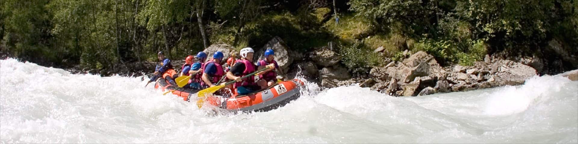 Les 2 Alpes which includes rapids and rafting