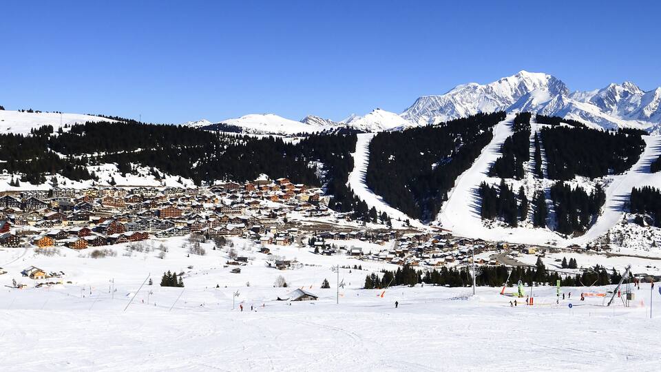 Mont-blanc in winter, alpine mountains, view from Les saisies, France; Shutterstock ID 99762779; purchase_order: SP-1332 HA Batch 2 August 2018; Order: ; client: HomeAway; other: To be paid with HA bu