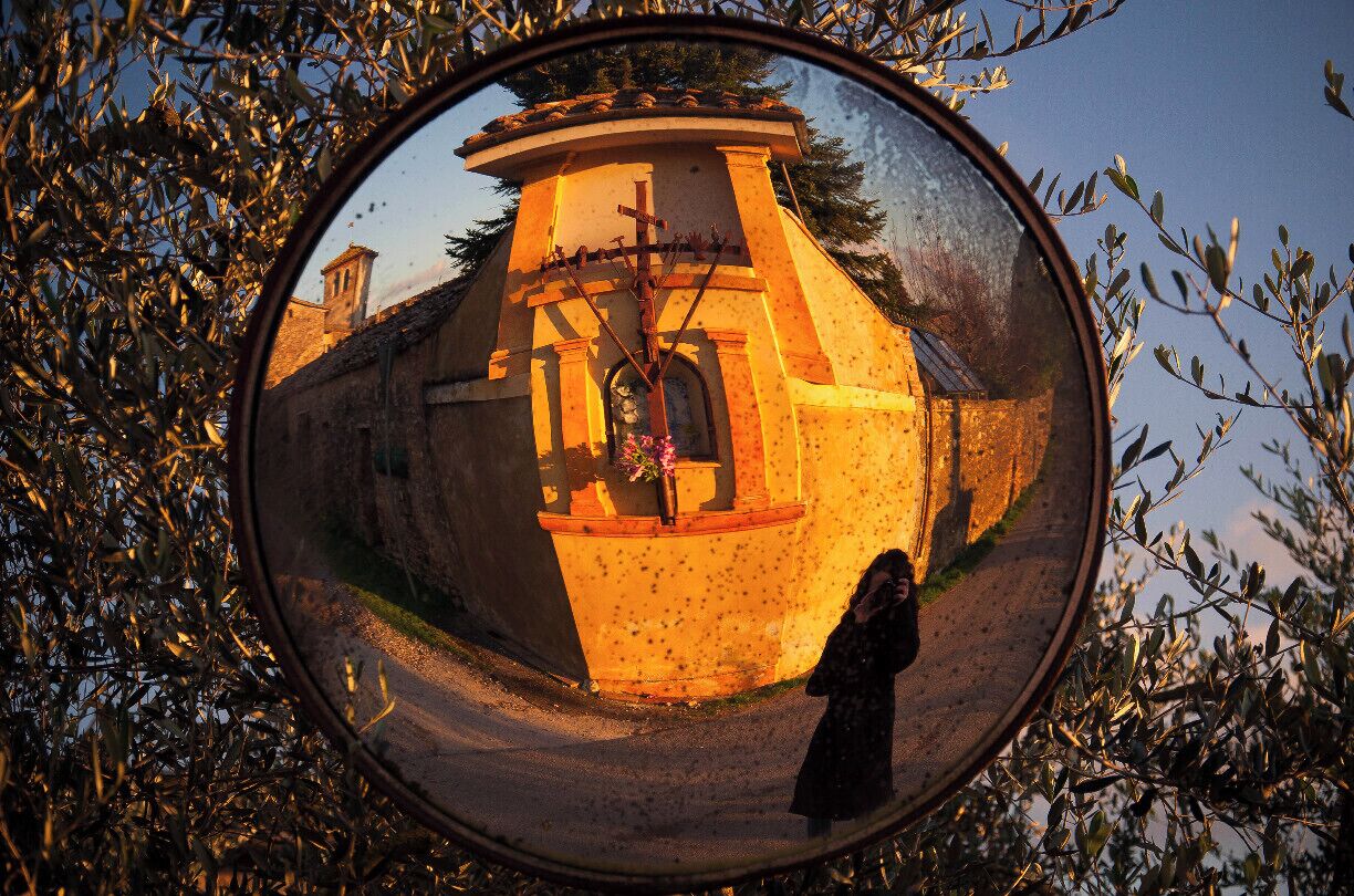 he Via Francigena is the common name of an ancient road and pilgrim route running from France to Rome, though it is usually considered to have its starting point much further away, in the English cathedral city of Canterbury. As such, the route passes through England, France, Switzerland and Italy. The route was known in Italy as the "Via Francigena" ("the road that comes from France") or the "Via Romea Francigena" ("the road to Rome that comes from France"). In mediaeval times it was an important road and pilgrimage route for those wishing to visit the Holy See and the tombs of the apostles Peter and Paul.