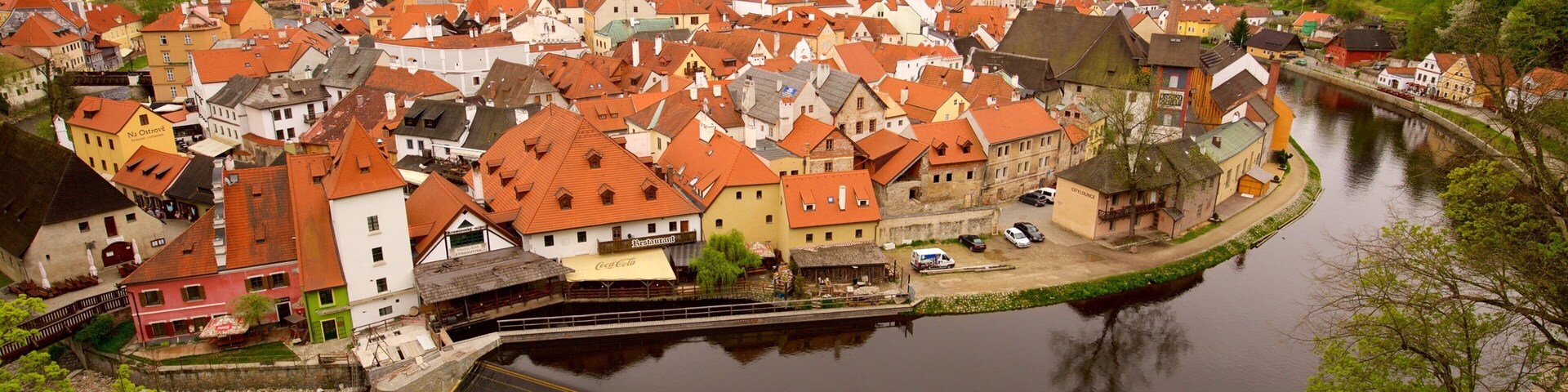 Boêmia do Sul mostrando um rio ou córrego e uma cidade