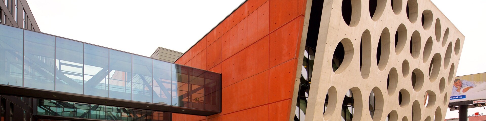 Plzen showing modern architecture and theater scenes