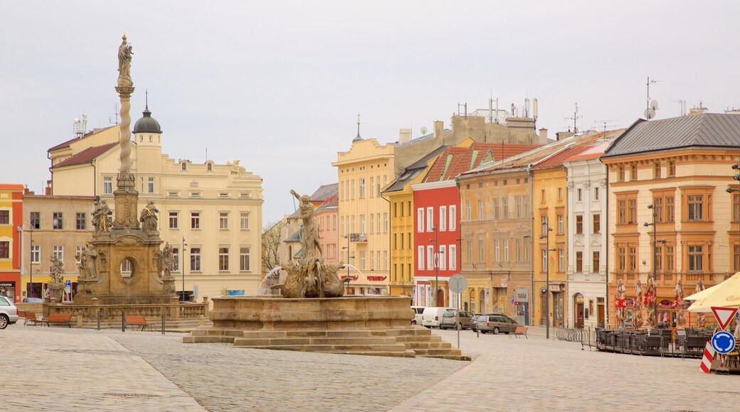 Olomouc som inkluderar en stad och ett torg
