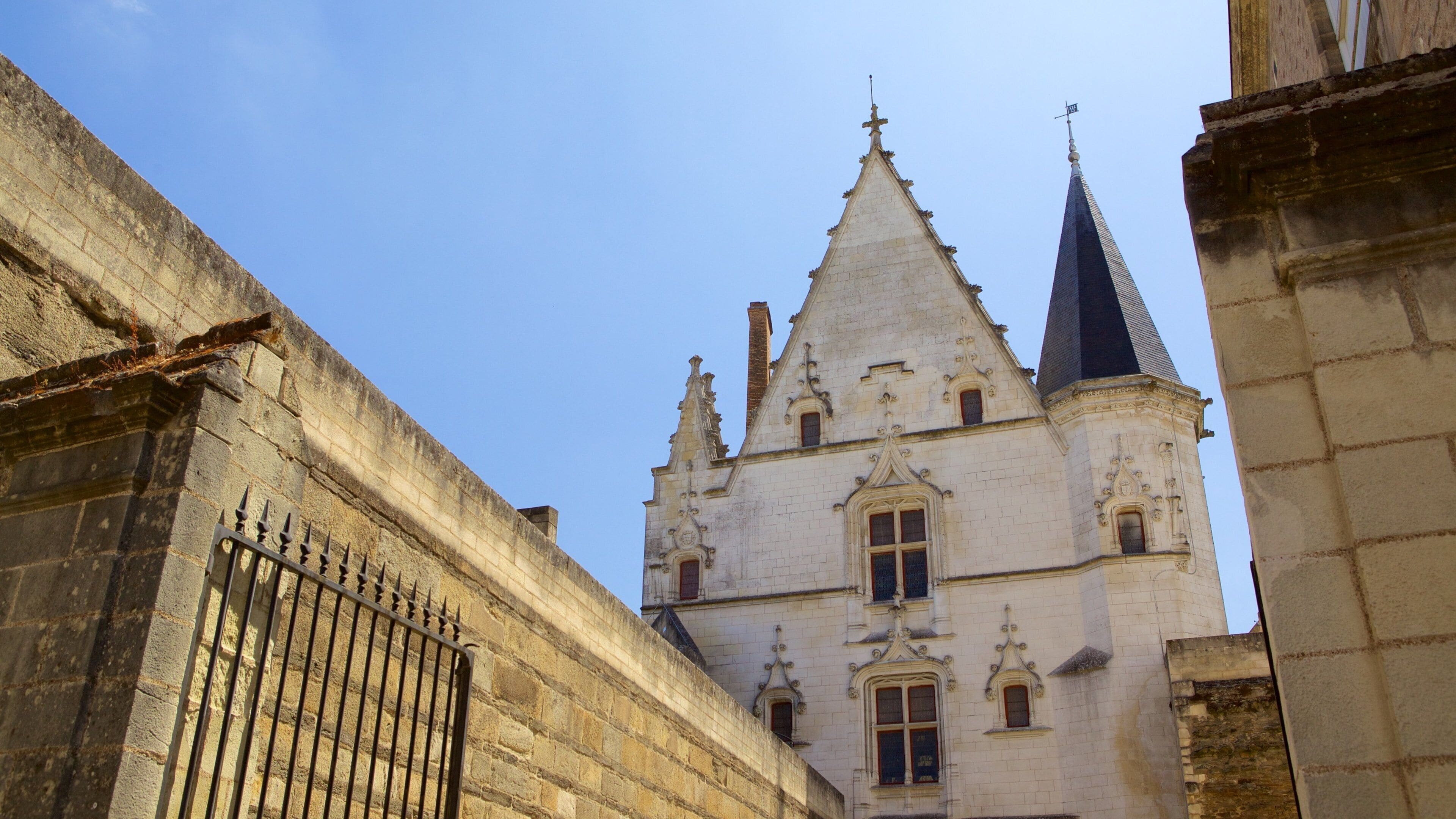 Nantes which includes heritage elements and heritage architecture