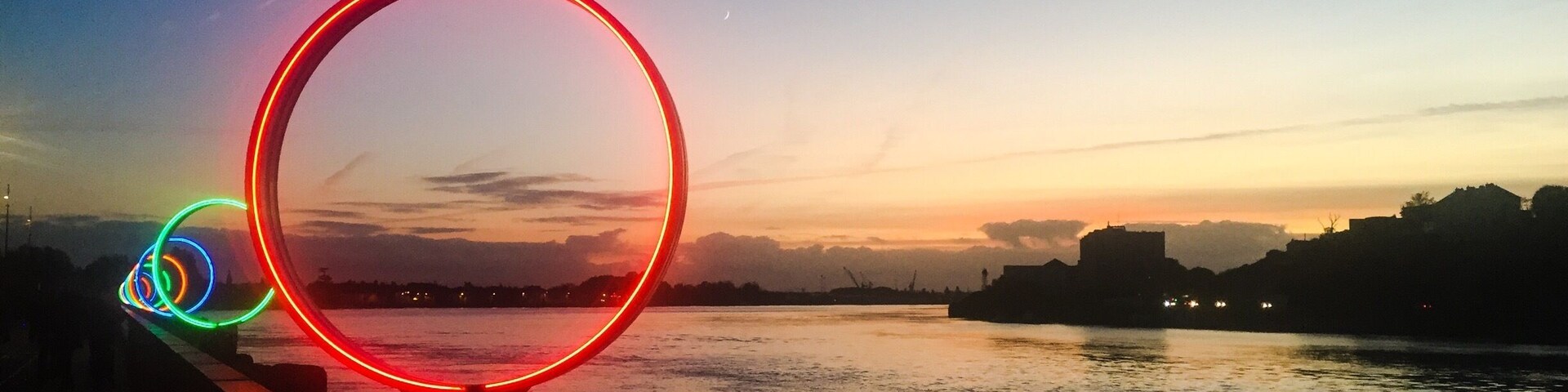 Nantes, ici Nantes. Beautiful view front La Cantine for that crazy artistic creation. #red at the top!