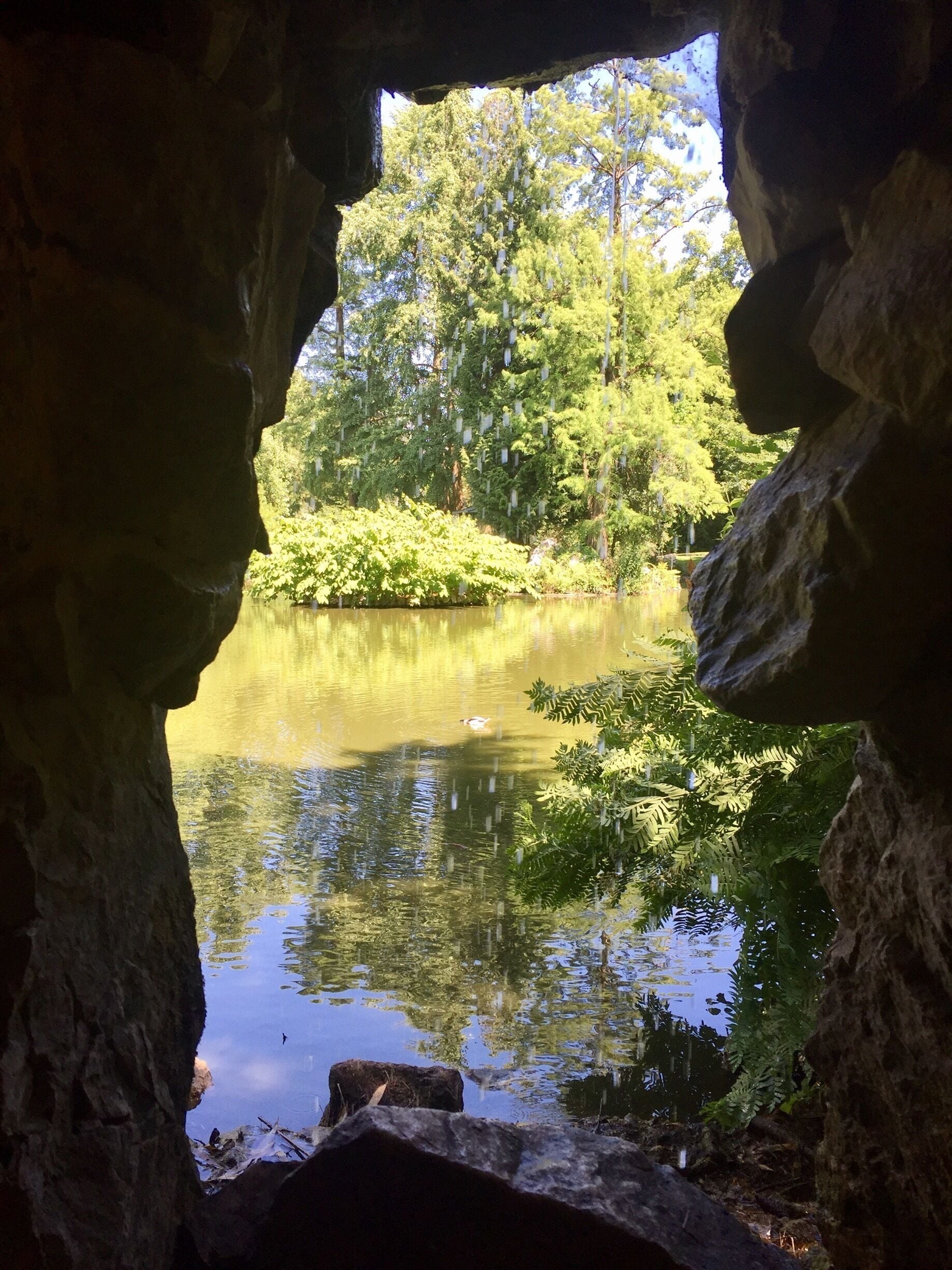 A small waterfall in the "Jardin des Plantes"
June 2017