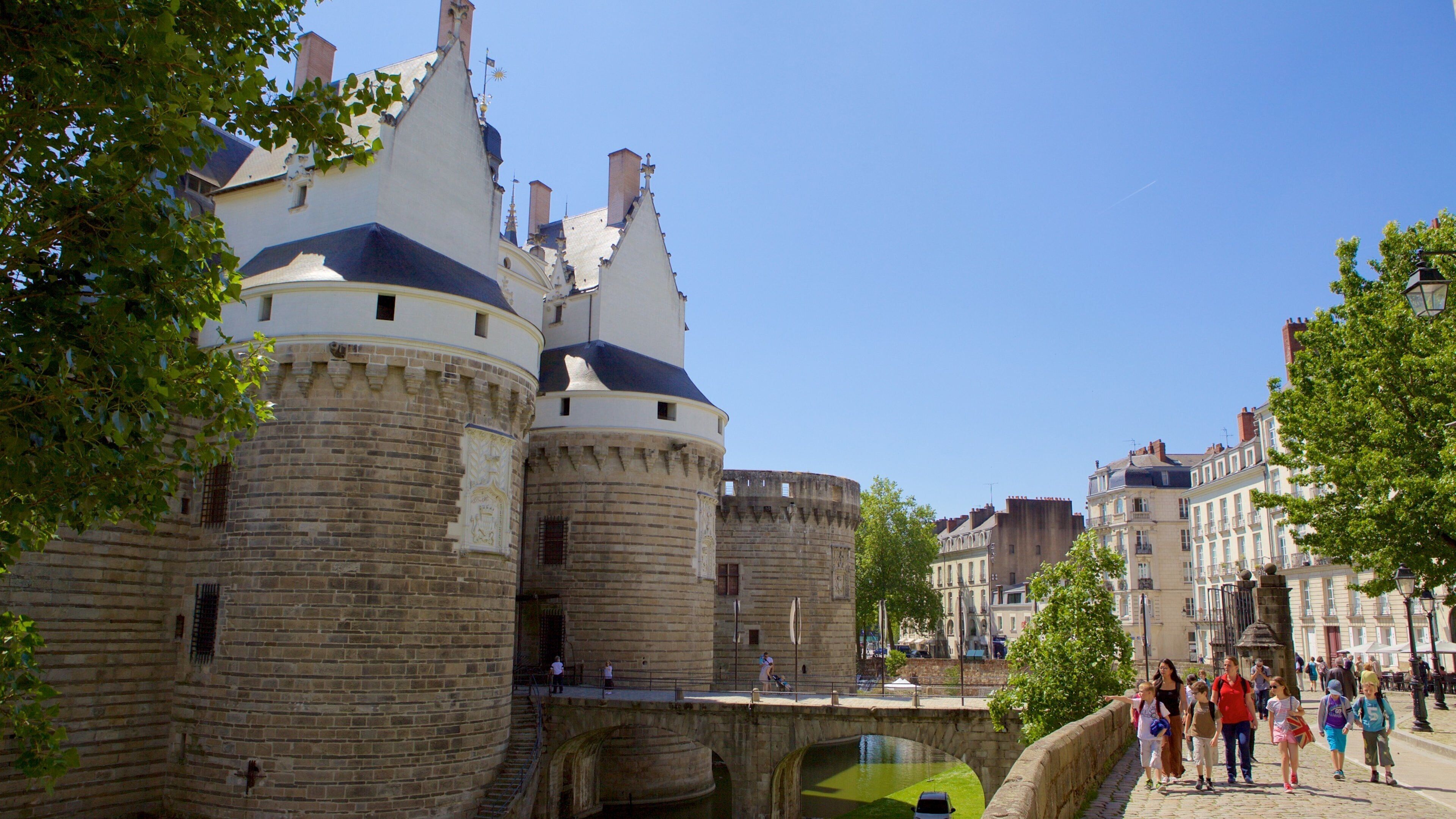 Nantes featuring heritage architecture and heritage elements