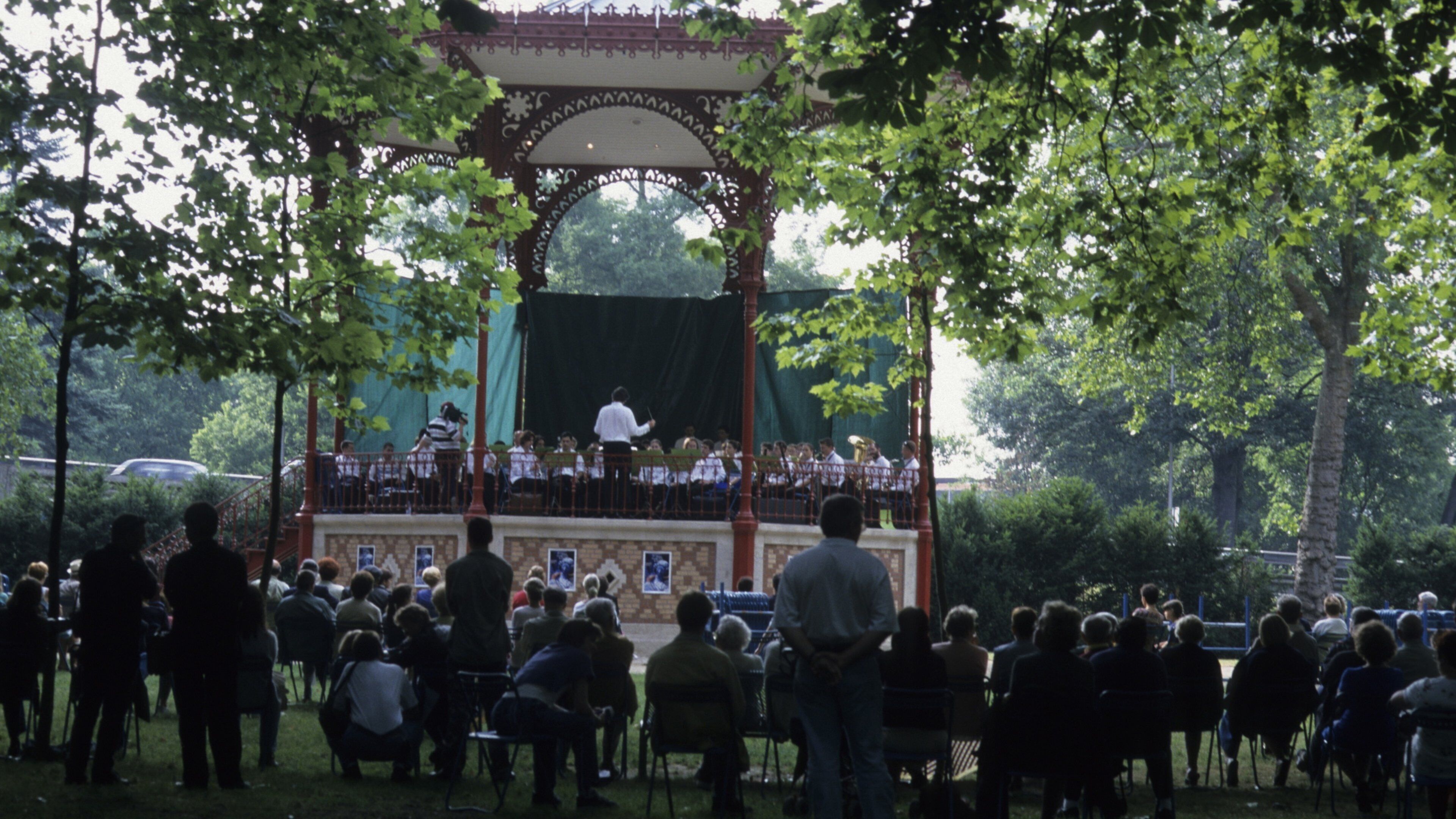 Marne featuring performance art, a park and landscape views