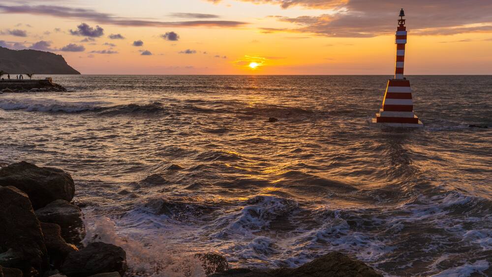 Atardecer en la playa de Bahia de Caraquez en Manabi - Ecuador